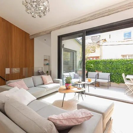 Townhouse With Terrace & Parking In The Heart Of Old