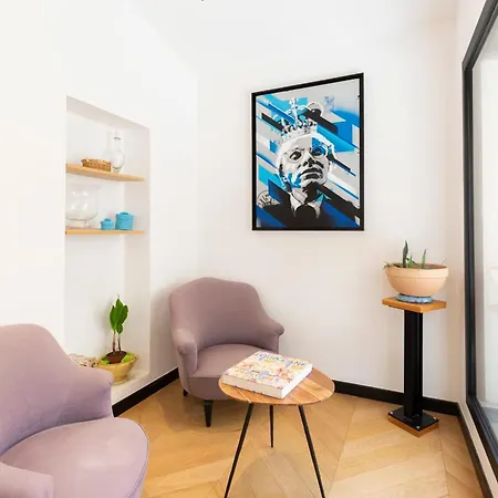 Modern Townhouse With Terrace & Parking In The Heart Of Old Antibes Holiday home
