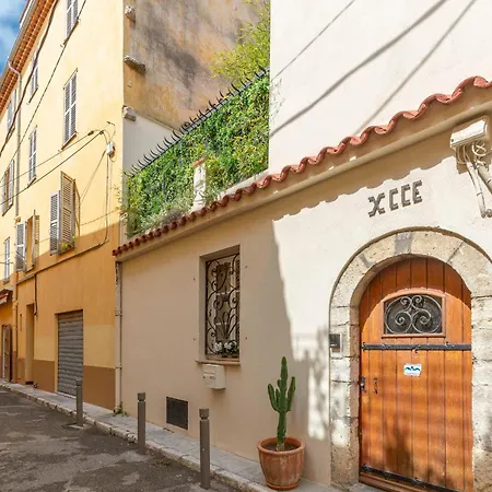 Modern Townhouse With Terrace & Parking In The Heart Of Old Antibes Holiday home Antibes