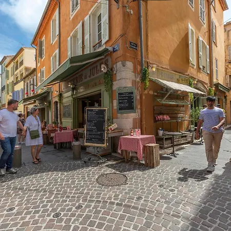 Modern Townhouse With Terrace & Parking In The Heart Of Old Antibes * Antibes