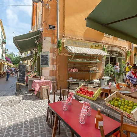 Modern Townhouse With Terrace & Parking In The Heart Of Old Antibes Holiday home